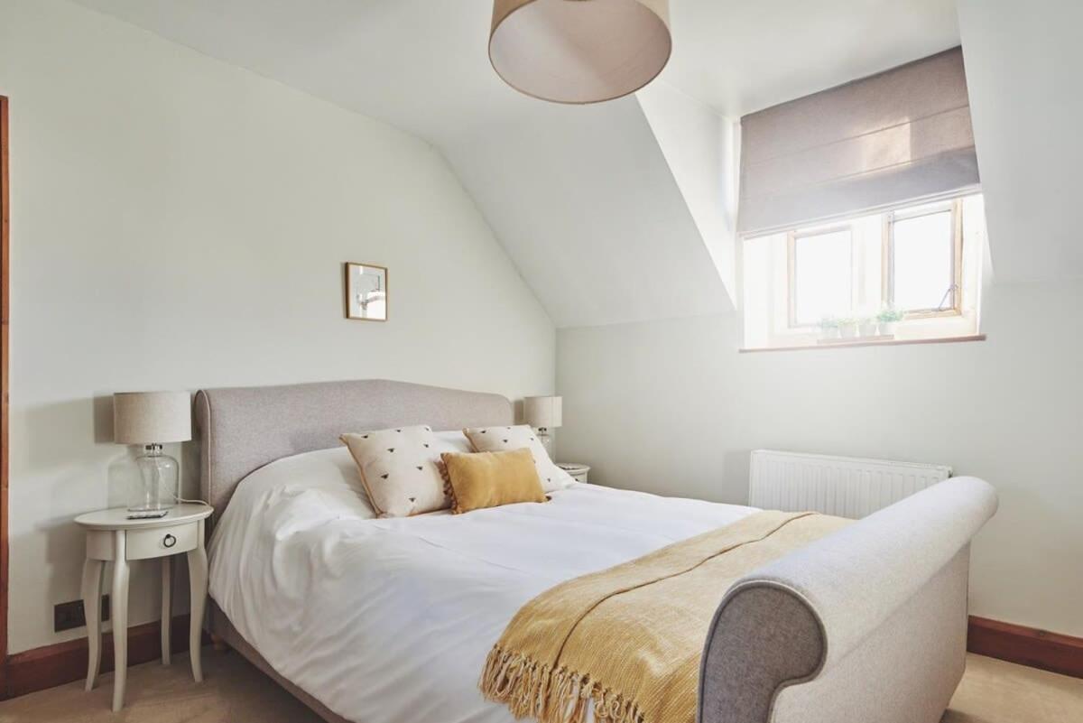 Large Stylish Luxury Cotswold Cottage - Ideal For Families, W/ Ev Charging Andoversford Buitenkant foto