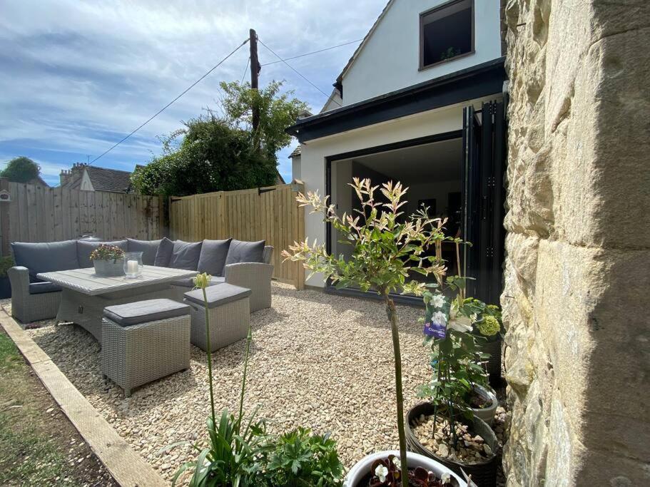 Large Stylish Luxury Cotswold Cottage - Ideal For Families, W/ Ev Charging Andoversford Buitenkant foto