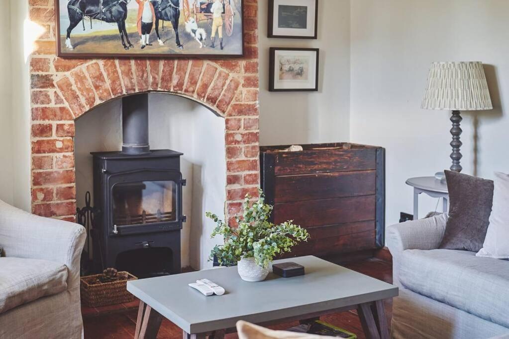 Large Stylish Luxury Cotswold Cottage - Ideal For Families, W/ Ev Charging Andoversford Buitenkant foto